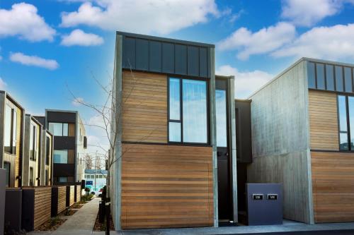 URBAN RETREAT luxury city stay - Free parking! - Tap to explore photos