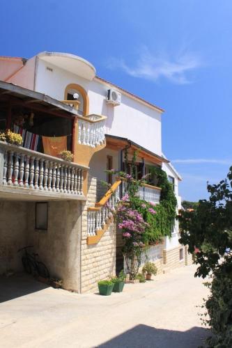 Apartments by the sea Sali, Dugi otok - 8174 in Sali