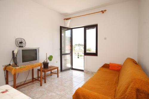 Two-Bedroom Apartment with Balcony and Sea View