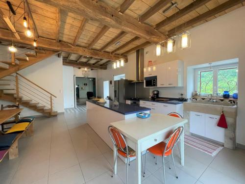 . Appartement Beyrie-sur-Joyeuse, 4 pièces, 6 personnes - FR-1-384-819