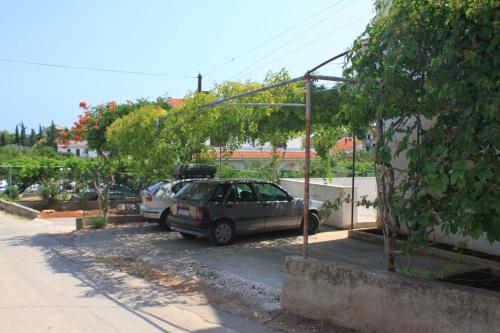 Apartments by the sea Ugljan - 8301 - image 10
