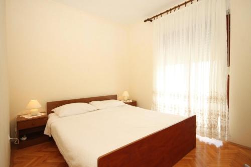 Apartments by the sea Ugljan - 8301 - image 11