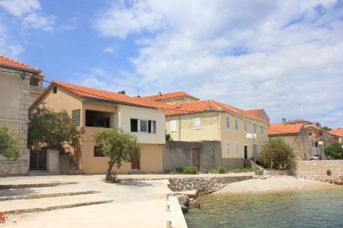  Apartments by the sea Sali, Dugi otok - 8194, Pension in Sali bei Vala