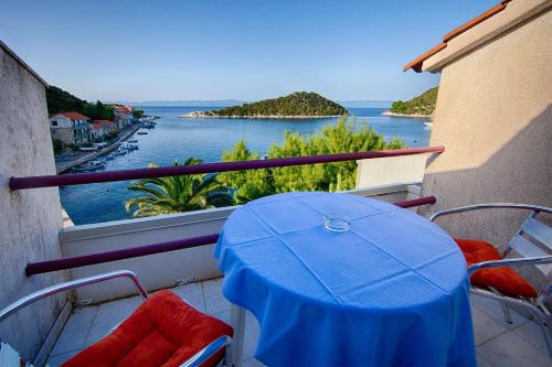 ระเบียง/ชานเรือน, Apartments and rooms by the sea Zaklopatica, Lastovo - 8339 in ลาสโตโว