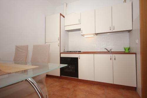 Konyha, Apartments by the sea Zavala, Hvar - 8637 in Zavala