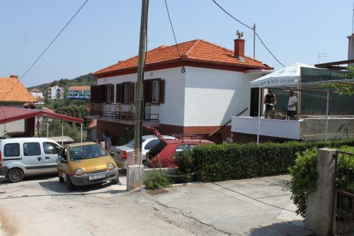 Apartments by the sea Kali, Ugljan - 8319 in Kali