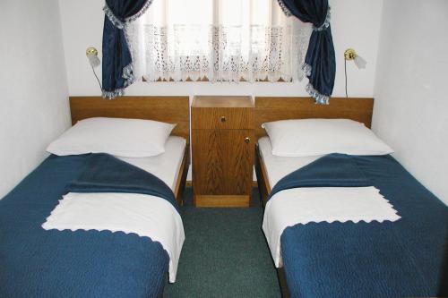 Apartments with a parking space Povlja Brac - 8628 - image 8