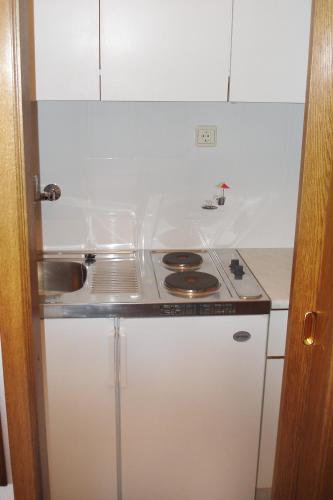 Apartments with a parking space Povlja Brac - 8628 - image 10