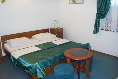 Apartments with a parking space Povlja Brac - 8628 - image 9