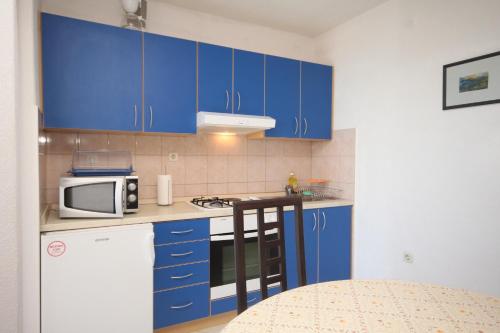 Apartments by the sea Banj Pasman - 8206 - image 11