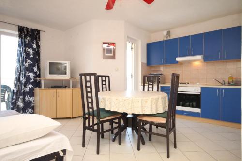 Apartments by the sea Banj Pasman - 8206 - image 13