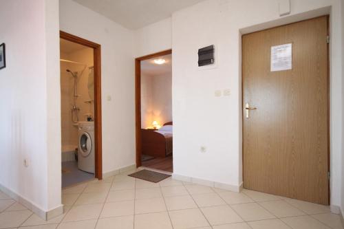 Apartments by the sea Banj Pasman - 8206 - image 2