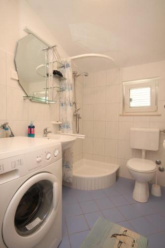 Apartments by the sea Banj Pasman - 8206 - image 6