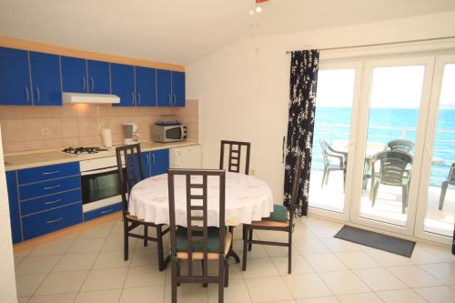 Apartments by the sea Banj Pasman - 8206 - image 7