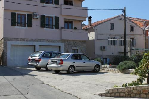 Apartments with a parking space Preko Ugljan - 8434 - image 8
