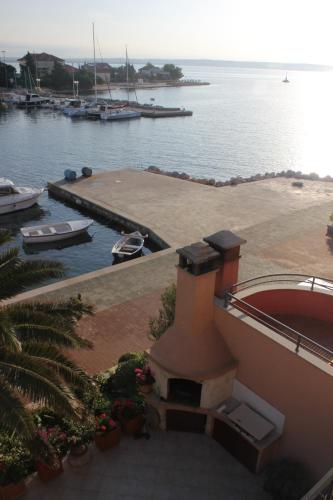 Apartments by the sea Poljana Ugljan - 8450 - image 7