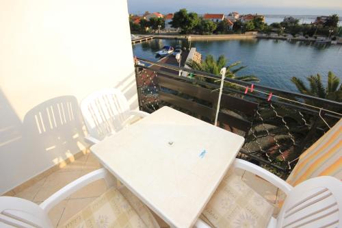 Apartments by the sea Poljana Ugljan - 8450 - image 12