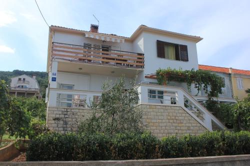  Apartments by the sea Kali, Ugljan - 8503 in Kali