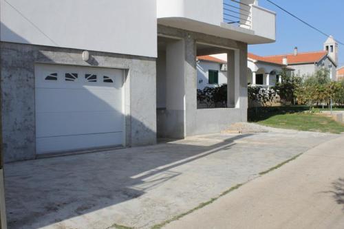 Apartments by the sea Mrljane Pasman - 8463 - image 10