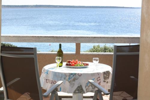 Apartments by the sea Mandre Pag - 8655 - image 5
