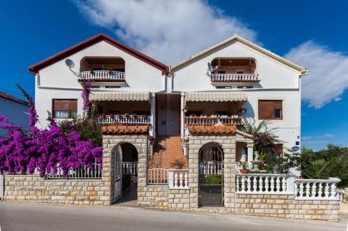  Apartments with a parking space Kukljica, Ugljan - 8238 in Kukljica