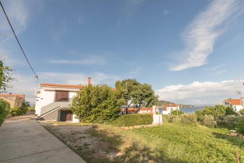  Apartments by the sea Preko, Ugljan - 8261 in Preko