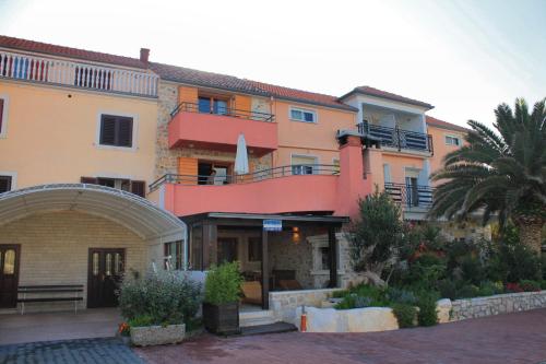  Apartments by the sea Poljana, Ugljan - 8432 in Poljana