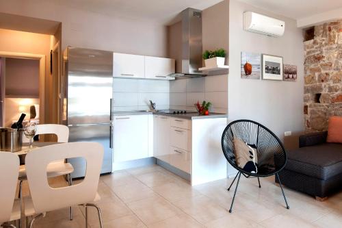 Apartments by the sea Poljana Ugljan - 8432 - image 2
