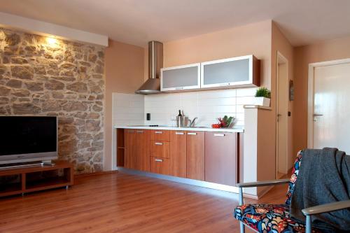 Apartments by the sea Poljana Ugljan - 8432 - main image
