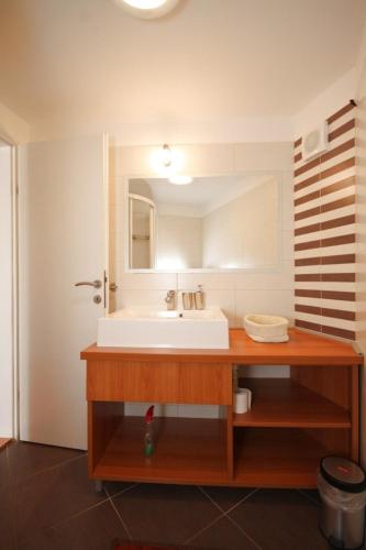 Apartment Poljana 8432c - image 6