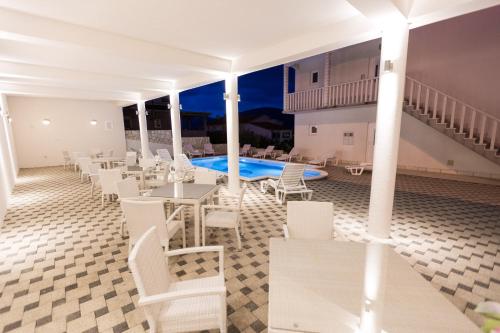 Seaside apartments with a swimming pool Okrug Donji, Ciovo - 8664 in Okrug Donji