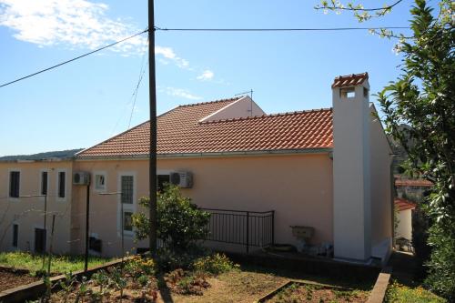  Apartments with a parking space Slatine, Ciovo - 8658 in Slatine
