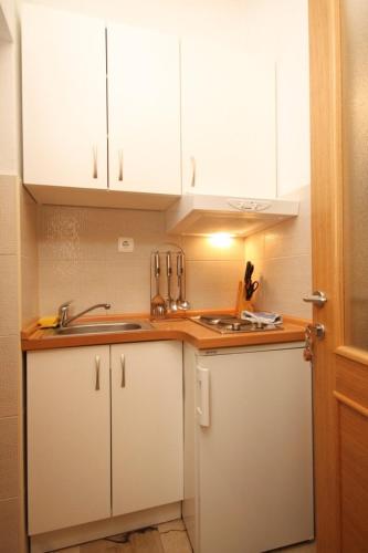 Apartments by the sea Tucepi Makarska - 8742 - image 11