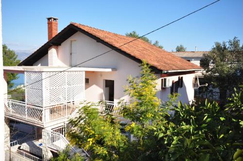 Apartments by the sea Arbanija Ciovo - 8651 - image 4