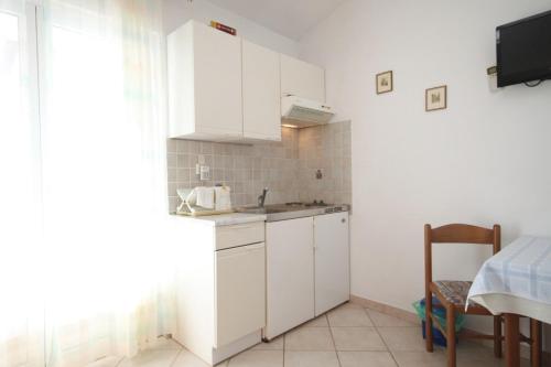 Apartments and rooms by the sea Kukljica Ugljan - 8408 - image 3