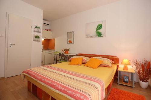Apartments by the sea Pag - 6475 - image 6