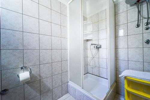 Family friendly apartments with a swimming pool Biograd na Moru Biograd - 8370 - image 4