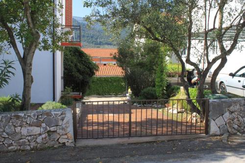 Apartments with a parking space Stari Grad Hvar - 8708 - image 3