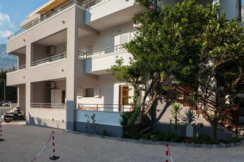 Apartments with a parking space Makarska - 6814 - image 5