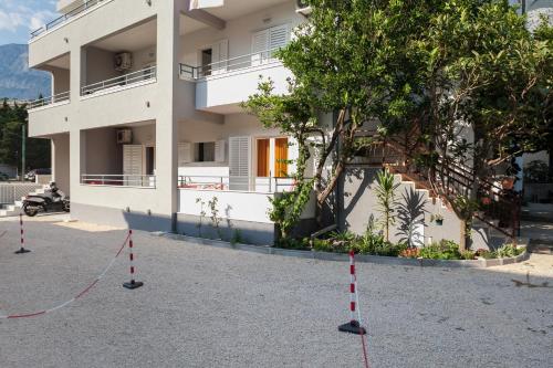 Apartments with a parking space Makarska - 6814 - image 8