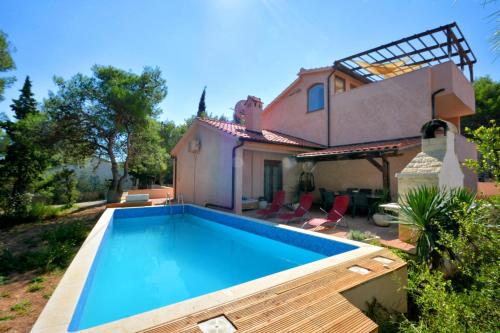 Holiday house with a swimming pool Basina, Hvar - 8731 - Vrbanj