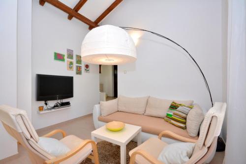 Holiday house with a swimming pool Basina Hvar - 8731 - image 11