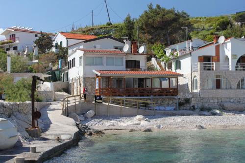  Apartments by the sea Cove Zarace - Dubovica, Hvar - 8778, Pension in Zarače