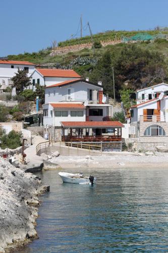  Apartments by the sea Cove Zarace - Dubovica, Hvar - 8778 in Zarače