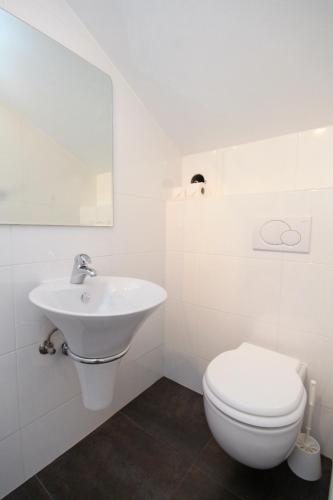 Apartments with a parking space Hvar - 8791 - image 12