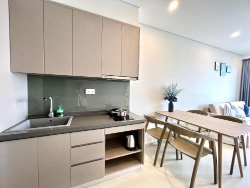 One-Bedroom Apartment image 8
