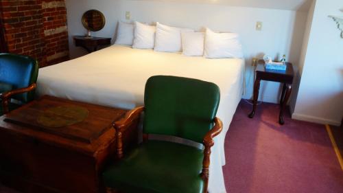 Harbor Haus Inn & Suites