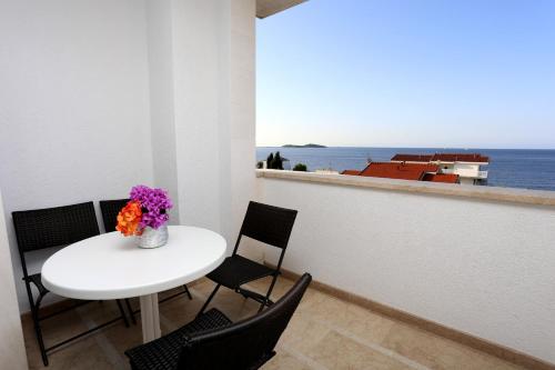 Apartments by the sea Zecevo Rtic Rogoznica - 10333 - image 3