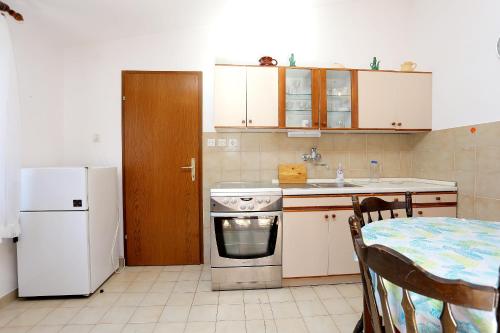 Apartments by the sea Arbanija Ciovo - 10340 - image 3