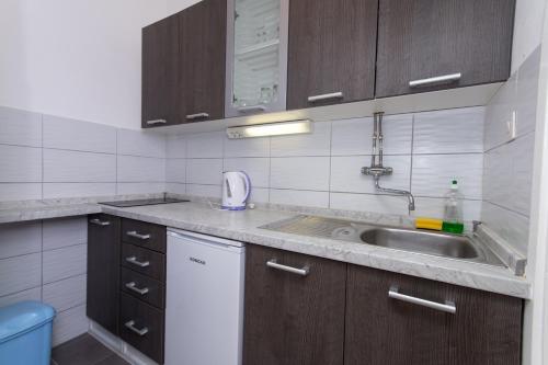 Apartments by the sea Arbanija Ciovo - 10340 - image 10